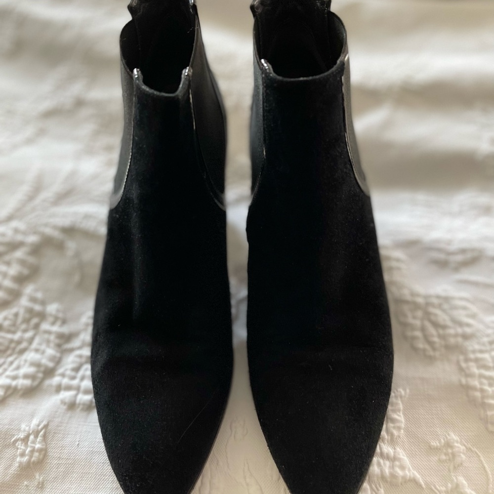 Stuart Weitzman black suede booties size 8.5 - Picture 2 of 5